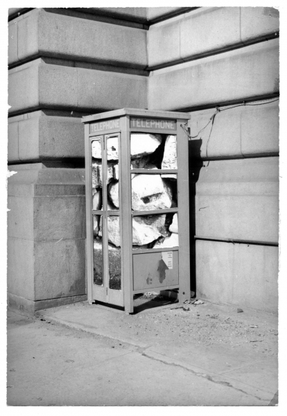 Cabine téléphonique bloquée